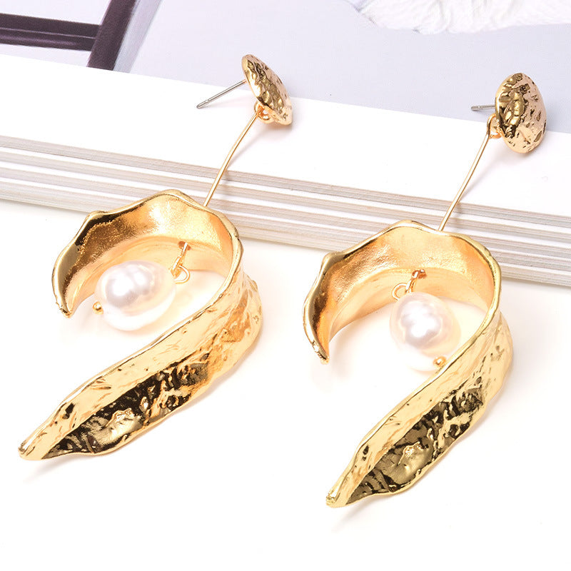 Ladies Fashion Earrings Heart Pearl Metal Jewelry